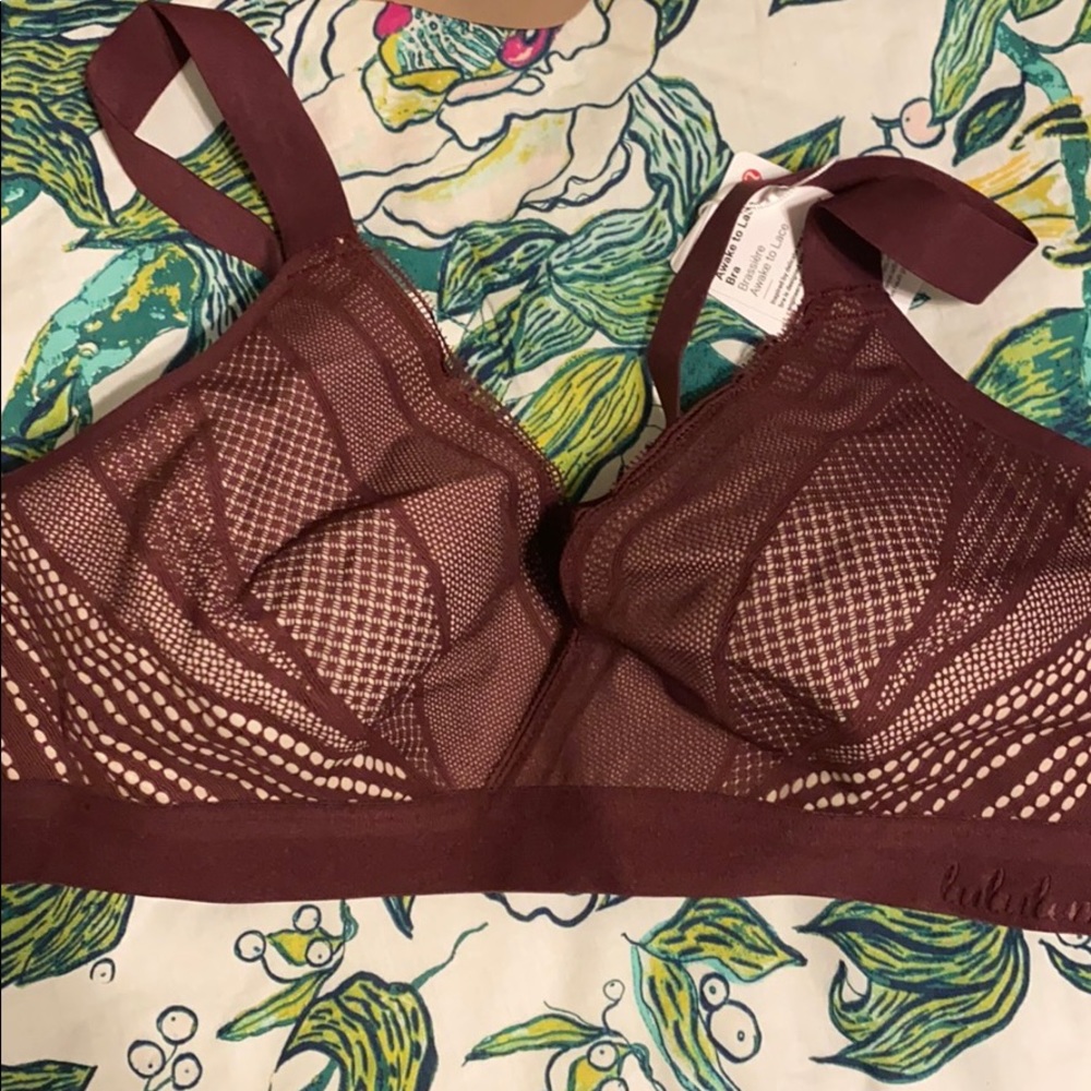 NWT!! Lululemon awake to lace bra 36c